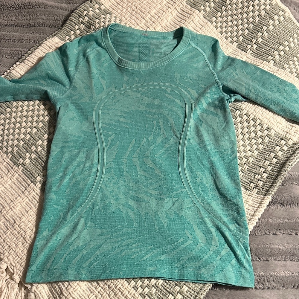 Women’s lululemon swiftly tech long sleeve